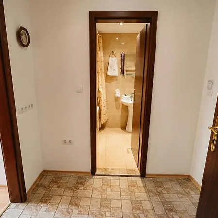 Apartament South Facing Bright Mountain View Penthouse - 2 Balconies, 300mbps Wifi, Washer