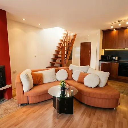 South Facing Bright Mountain View Penthouse - 2 Balconies, 300mbps Wifi, Washer