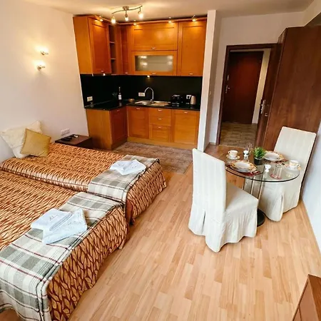 Апартамент South Facing Bright Mountain View Penthouse - 2 Balconies, 300mbps Wifi, Washer Банско