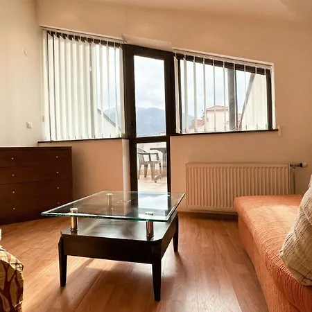 Апартамент South Facing Bright Mountain View Penthouse - 2 Balconies, 300mbps Wifi, Washer