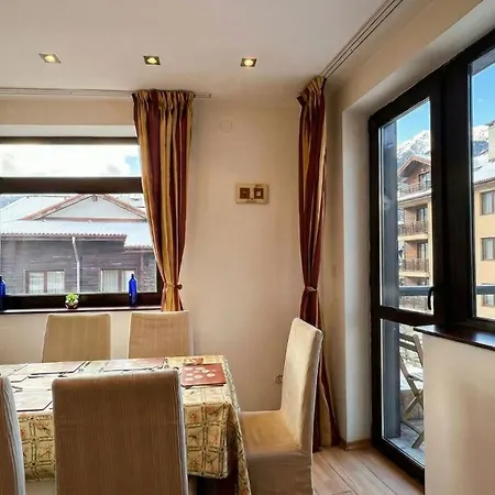 South Facing Bright Mountain View Penthouse - 2 Balconies, 300mbps Wifi, Washer Апартамент