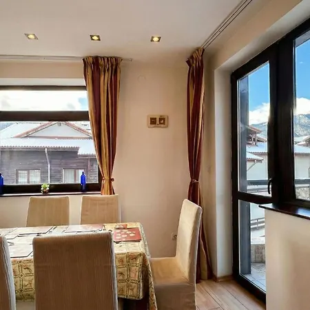 Апартамент South Facing Bright Mountain View Penthouse - 2 Balconies, 300mbps Wifi, Washer