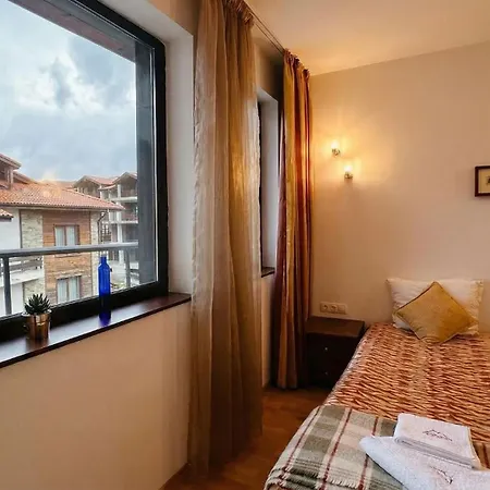 South Facing Bright Mountain View Penthouse - 2 Balconies, 300mbps Wifi, Washer Апартамент