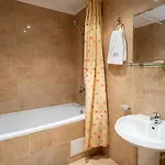 South Facing Bright Mountain View Penthouse - 2 Balconies, 300mbps Wifi, Washer Apartment *