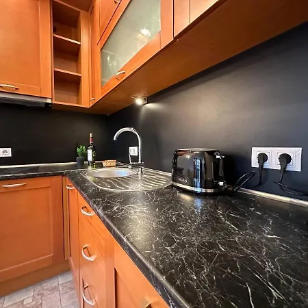 South Facing Bright Mountain View Penthouse - 2 Balconies, 300mbps Wifi, Washer Bansko