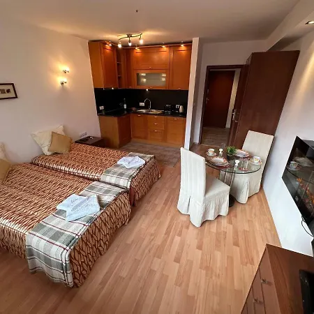 Apartman South Facing Bright Mountain View Penthouse - 2 Balconies, 300mbps Wifi, Washer