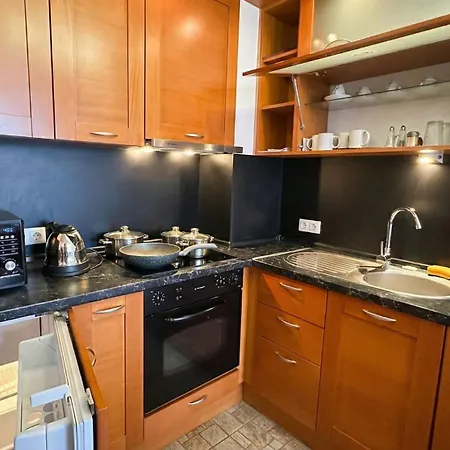 South Facing Bright Mountain View Penthouse - 2 Balconies, 300mbps Wifi, Washer