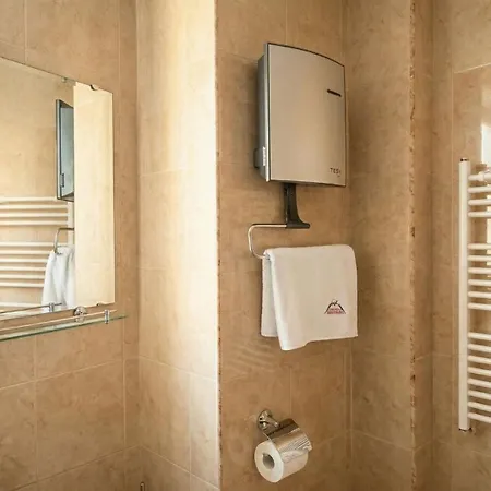 South Facing Bright Mountain View Penthouse - 2 Balconies, 300mbps Wifi, Washer Банско